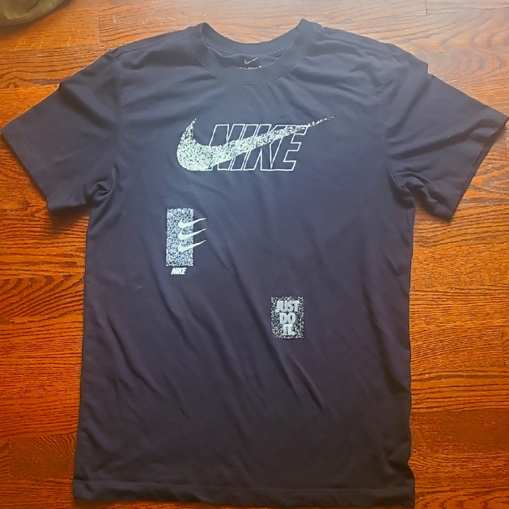Nike Men's Black T-Shirt